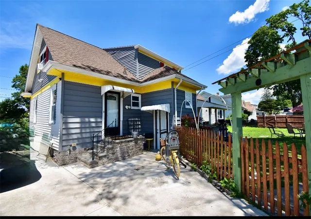 Photo 4 of Single family home for sale at 262 W Forest Ave, Pawtucket, RI 02860 | MLS# 1417631 | Listing updated on 2026-08-03