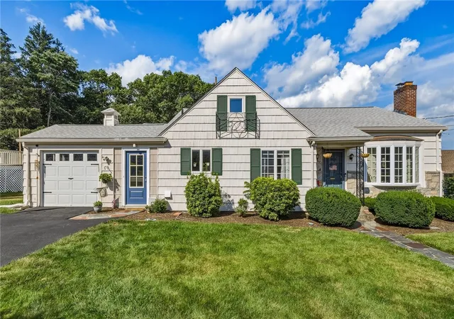 Homes for sale in Lincoln, RI | 29 Colonial Dr, Lincoln, RI 02865 | MLS# 1417504