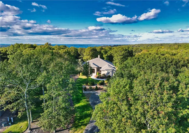 Homes for sale in Tiverton, RI | 51 W Ridge Dr, Tiverton, RI 02878 | MLS# 1417702