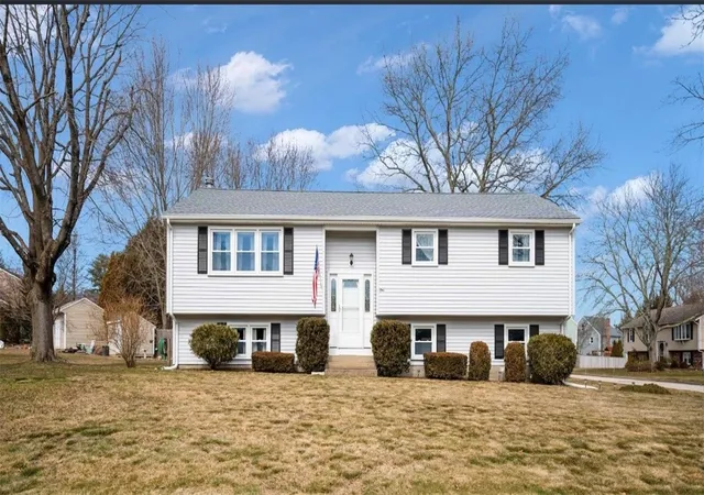 Homes for sale in East Greenwich, RI | 1 Midlands Dr, East Greenwich, RI 02818 | MLS# 1417736