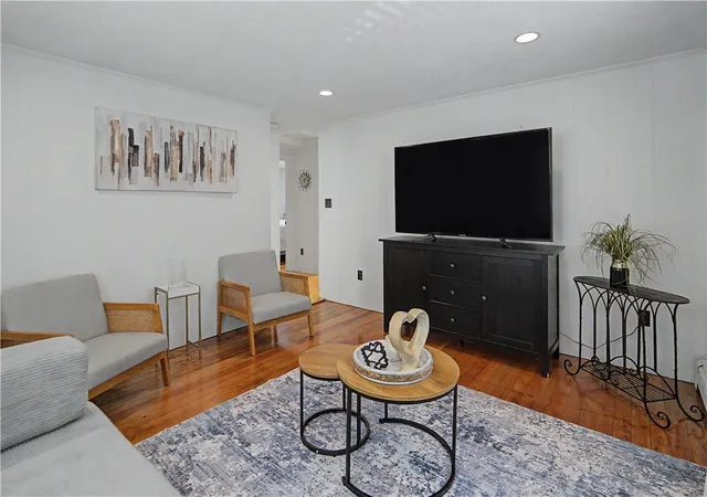 2nd image of 137 Kingstown Rd, Narragansett, RI 02882 | MLS# 1417733