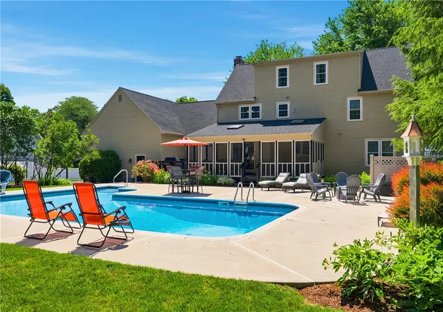 3rd image of 4 Fieldside Dr, Cumberland, RI 02864 | MLS# 1417684