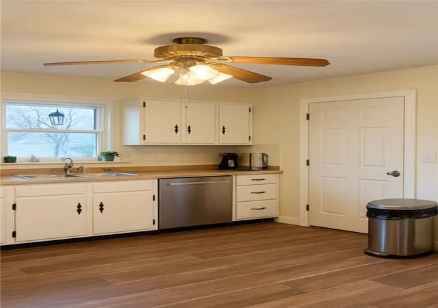 4th image of 4 Heritage Cir, Johnston, RI 02919 | MLS# 1417770