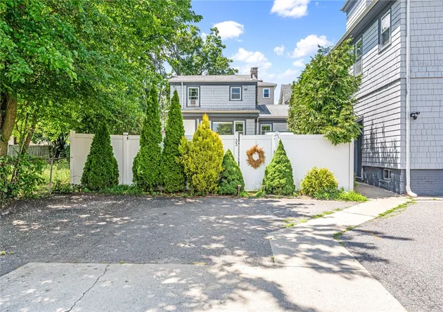 3rd image of 33 Malbone St, Providence, RI 02908 | MLS# 1417495