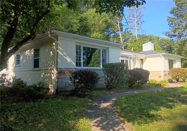 Homes for sale in North Smithfield, RI | 6 Old Pound Hill Rd, North Smithfield, RI 02896 | MLS# 1417721