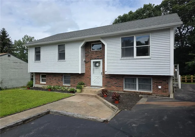 2nd image of 5 Brook View Ct, Westerly, RI 02891 | MLS# 1417836