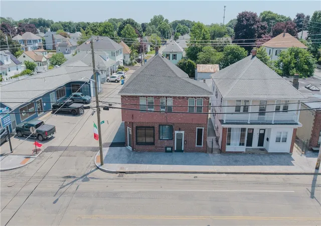 3rd image of 1640 Cranston St, Cranston, RI 02930 | MLS# 1416628