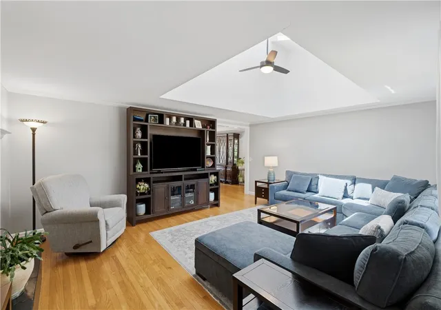 3rd image of 187 Love Ln, Warwick, RI 02886 | MLS# 1417849