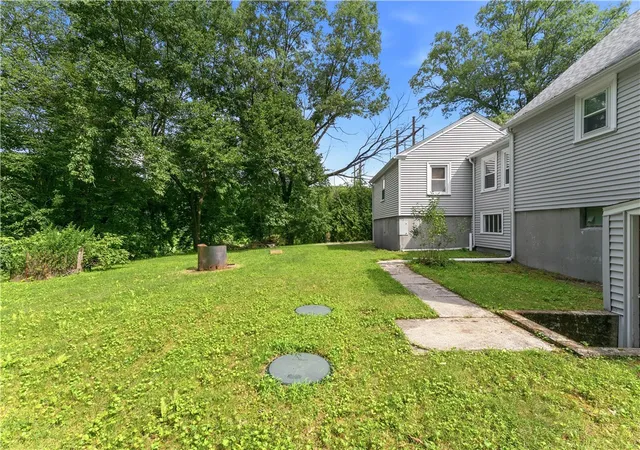 2nd image of 917 Woonsocket Hill Rd, North Smithfield, RI 02896 | MLS# 1417541