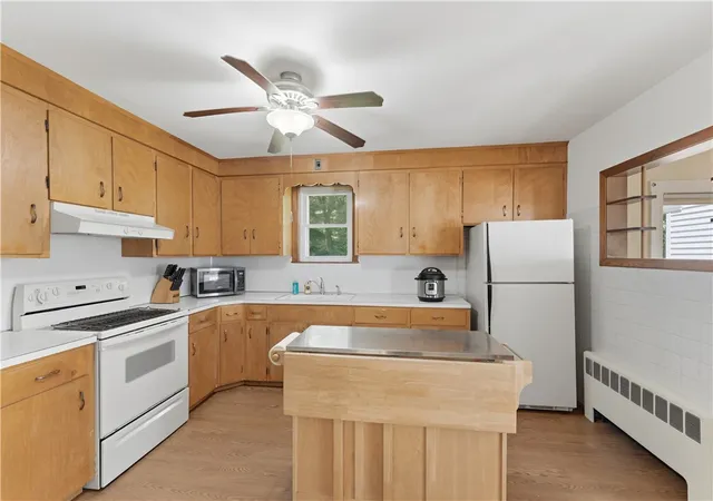 Homes for sale in North Smithfield, RI | 917 Woonsocket Hill Rd, North Smithfield, RI 02896 | MLS# 1417541