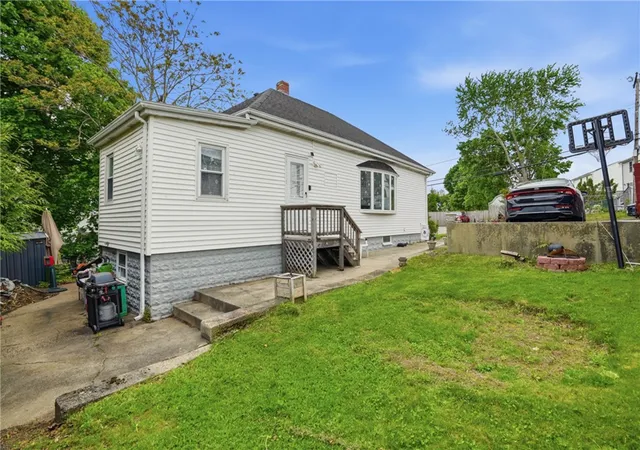 Homes for sale in Cranston, RI | 31 Yeoman Ave, Cranston, RI 02920 | MLS# 1417907