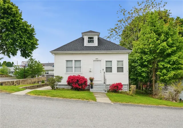2nd image of 31 Yeoman Ave, Cranston, RI 02920 | MLS# 1417907