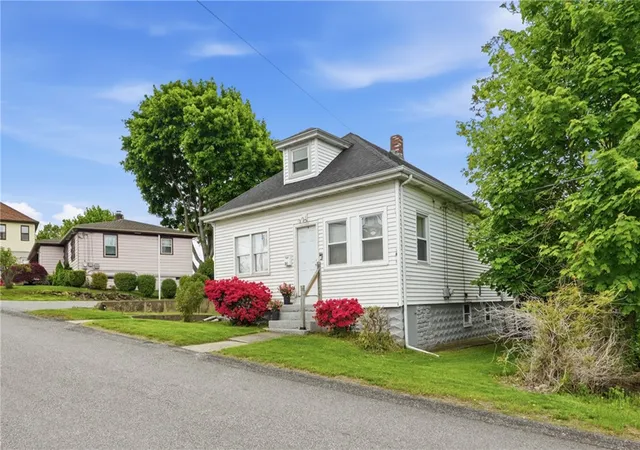 3rd image of 31 Yeoman Ave, Cranston, RI 02920 | MLS# 1417907