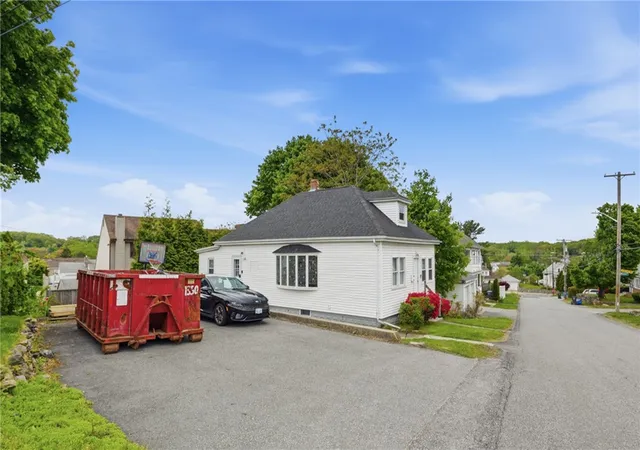 4th image of 31 Yeoman Ave, Cranston, RI 02920 | MLS# 1417907