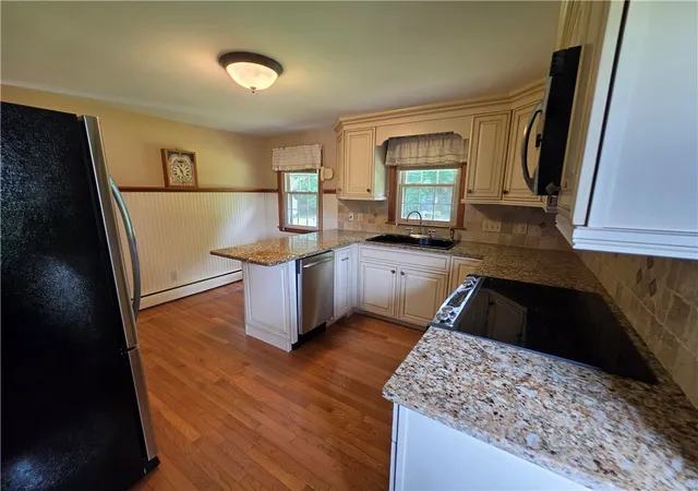 Homes for sale in West Warwick, RI | 25 Linwood St, West Warwick, RI 02893 | MLS# 1417878