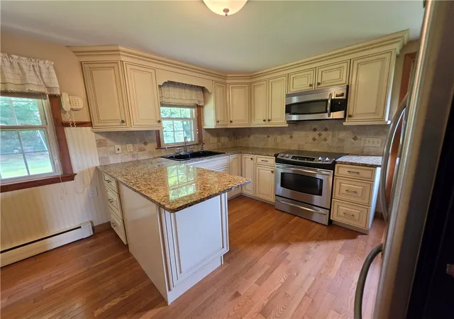 Homes for sale in West Warwick, RI | 25 Linwood St, West Warwick, RI 02893 | MLS# 1417878