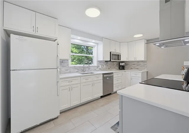 Photo 4 of Single family home for sale at 15 Austin Dr, Cumberland, RI 02864 | MLS# 1417921 | Listing updated on 2026-08-24