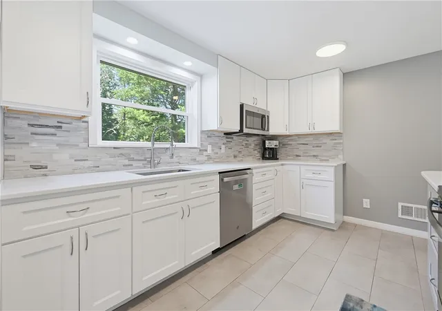 Photo 5 of Single family home for sale at 15 Austin Dr, Cumberland, RI 02864 | MLS# 1417921 | Listing updated on 2026-08-24