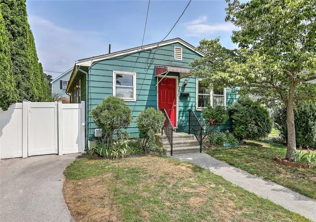Homes for sale in East Providence, RI | 104 Stanton Ave, East Providence, RI 02915 | MLS# 1417807