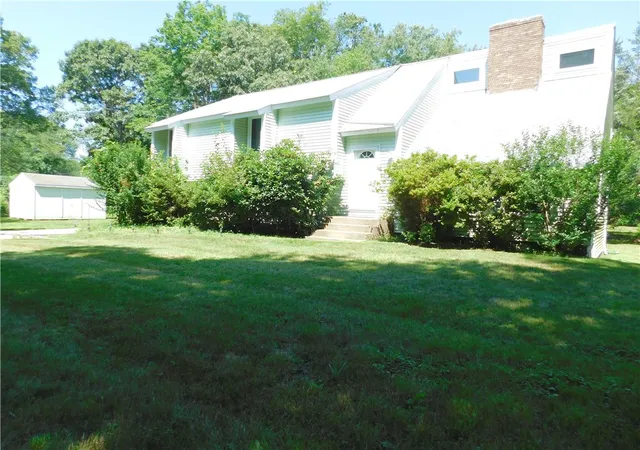 Photo 2 of Single family home for sale at 4 Glendale Cir, North Kingstown, RI 02852 | MLS# 1417549 | Listing updated on 2026-08-24