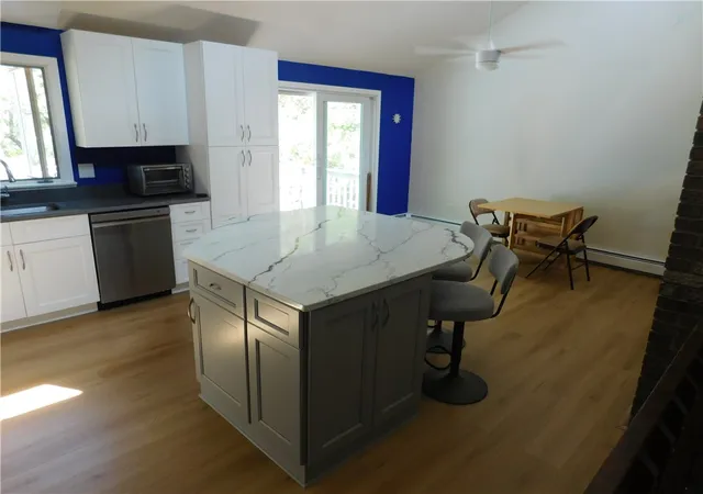 Photo 5 of Single family home for sale at 4 Glendale Cir, North Kingstown, RI 02852 | MLS# 1417549 | Listing updated on 2026-08-24