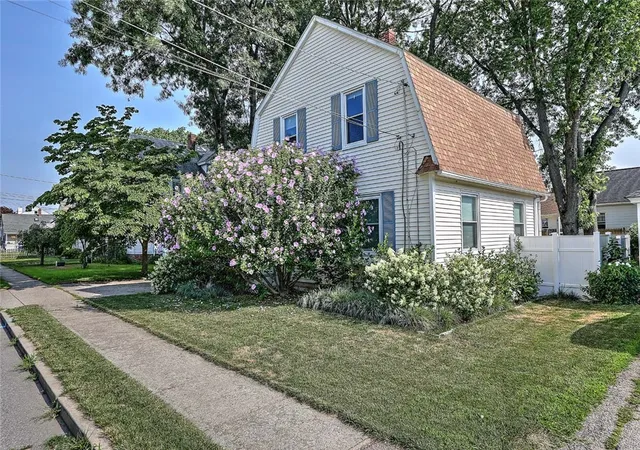 Homes for sale in Cranston, RI | 15 Wollaston St, Cranston, RI 02910 | MLS# 1417673