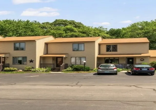 Homes for sale in West Warwick, RI | 14 Kristee Cir #14, West Warwick, RI 02893 | MLS# 1418030