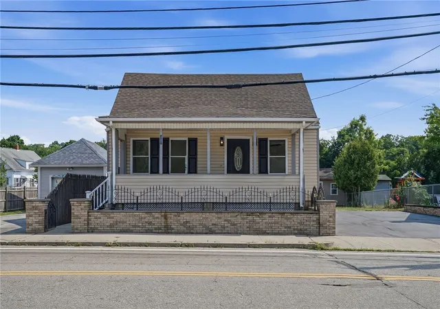 1st image of 902 Main St, West Warwick, RI 02893 | MLS# 1417914