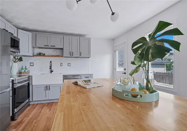 2nd image of 902 Main St, West Warwick, RI 02893 | MLS# 1417914