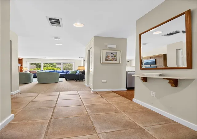 3rd image of 2 Martingale Ln, Narragansett, RI 02882 | MLS# 1418043