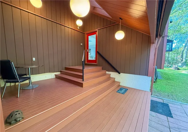 3rd image of 466 Greenbush Rd, East Greenwich, RI 02818 | MLS# 1418034
