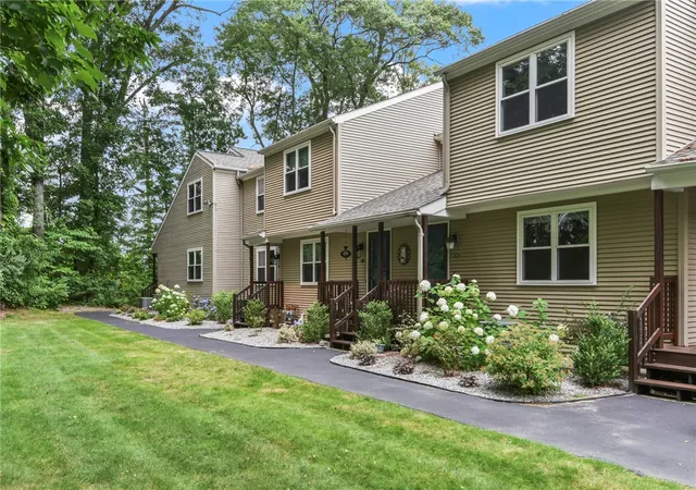 3rd image of 351 New London Ave #105, Warwick, RI 02886 | MLS# 1417992