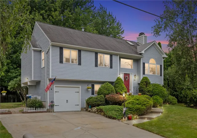Homes for sale in Cranston, RI | 46 Canonchet Trl, Cranston, RI 02921 | MLS# 1416024