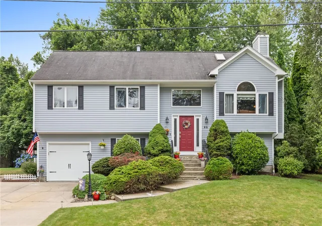 Homes for sale in Cranston, RI | 46 Canonchet Trl, Cranston, RI 02921 | MLS# 1416024
