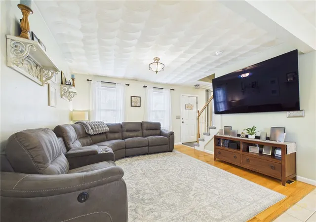 Photo 4 of Sale Pending at 152 Concord Ave, Cranston, RI 02910 | MLS# 1417990 | Listing updated on 2026-08-05
