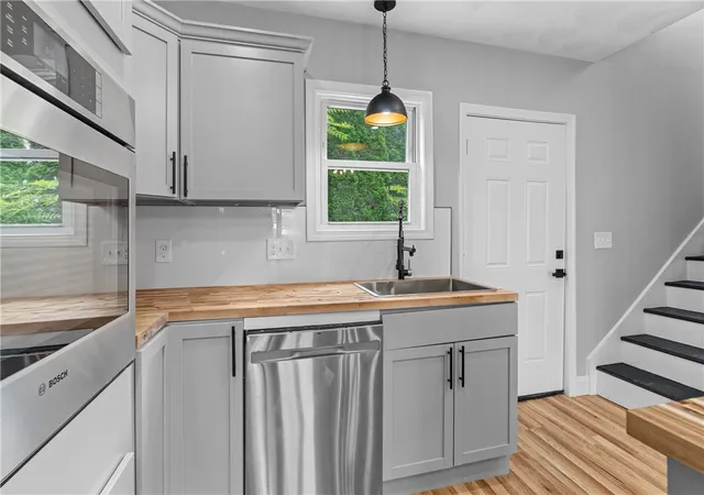 5th image of 51 Alto St, Cranston, RI 02920 | MLS# 1418095