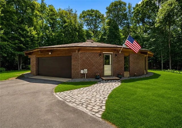 1st image of 2 Pachet Brook Rd, Little Compton, RI 02837 | MLS# 1418099