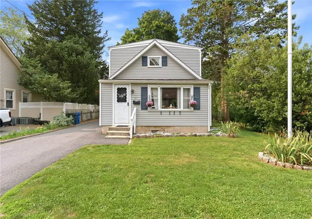 2nd image of 34 Platt St, Bristol, RI 02809 | MLS# 1417542