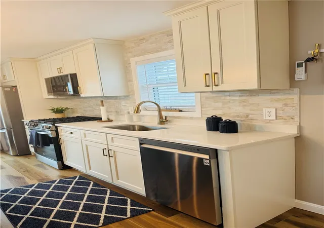 2nd image of 230 Cedar Ave, Portsmouth, RI 02871 | MLS# 1418108