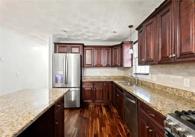 Photo 4 of Sale Pending at 98 Oakland Ave, Providence, RI 02908 | MLS# 1417930 | Listing updated on 2026-08-16