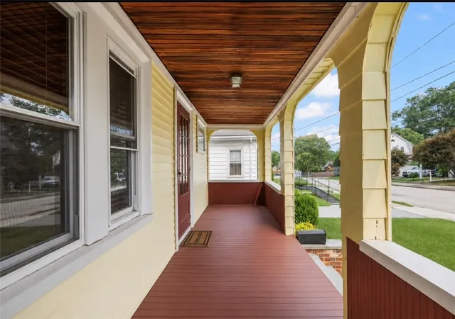 Homes for sale in Cranston, RI | 76 Myrtle Ave, Cranston, RI 02910 | MLS# 1418085
