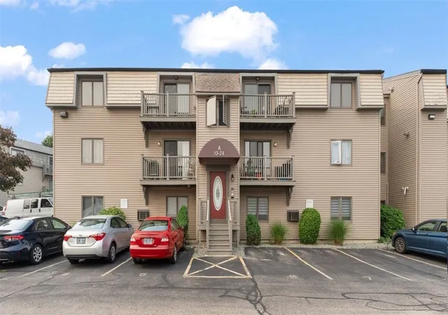 Homes for sale in West Warwick, RI | 13 Village Ct #13, West Warwick, RI 02893 | MLS# 1418065