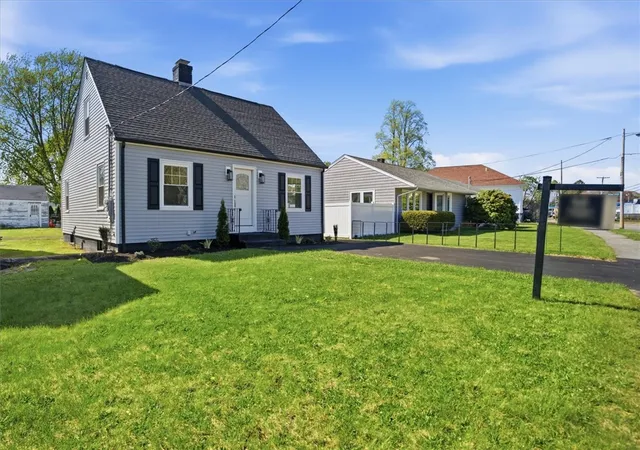 Homes for sale in East Providence, RI | 45 Metropolitian Park Dr, East Providence, RI 02915 | MLS# 1418133