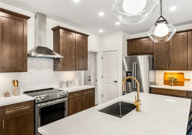 3rd image of 66 East Point Dr #19, East Providence, RI 02916 | MLS# 1418165