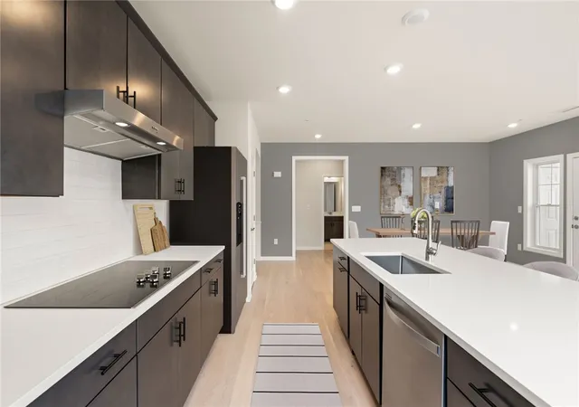 2nd image of 141 East Point Dr #201, East Providence, RI 02916 | MLS# 1418169