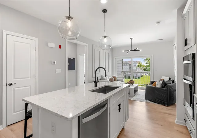3rd image of 141 East Point Dr #410, East Providence, RI 02916 | MLS# 1418174