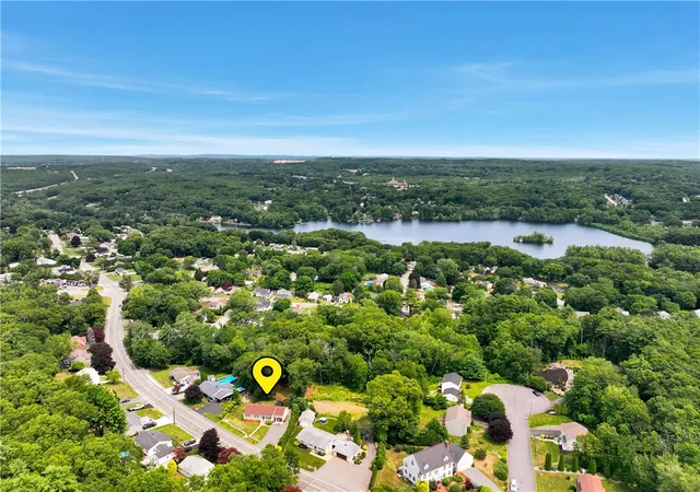 Homes for sale in Smithfield, RI | 265 Old County Rd, Smithfield, RI 02917 | MLS# 1418175