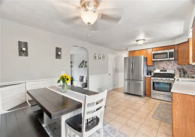 Homes for sale in Smithfield, RI | 265 Old County Rd, Smithfield, RI 02917 | MLS# 1418175