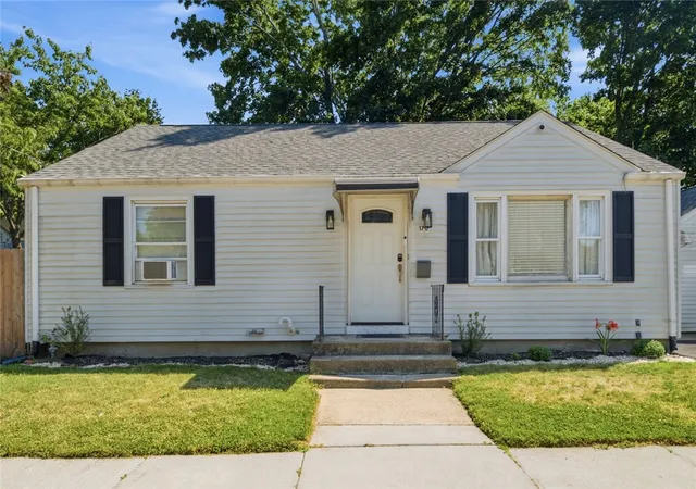 Homes for sale in Cranston, RI | 170 Beckwith St, Cranston, RI 02910 | MLS# 1418195