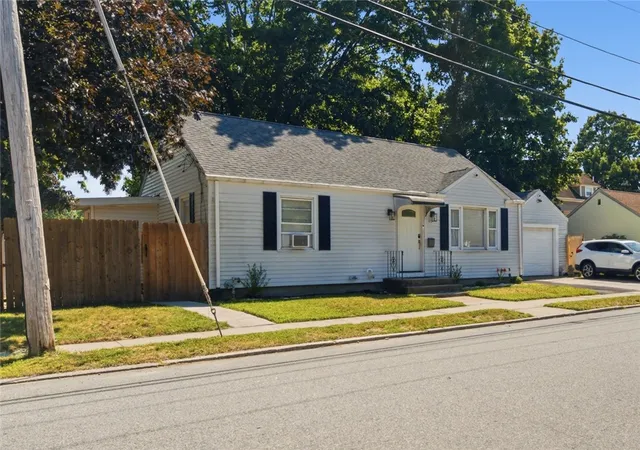 Homes for sale in Cranston, RI | 170 Beckwith St, Cranston, RI 02910 | MLS# 1418195